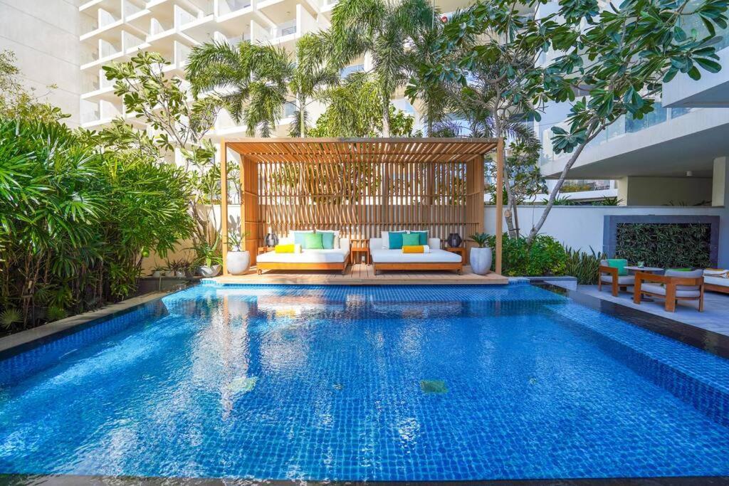 Private Pool Apt. Five Palm Jumeirah Up To 6guest * Dubai
