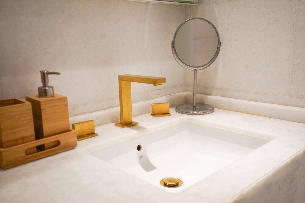 Private Pool Apt. Five Palm Jumeirah Up To 6guest Apartment