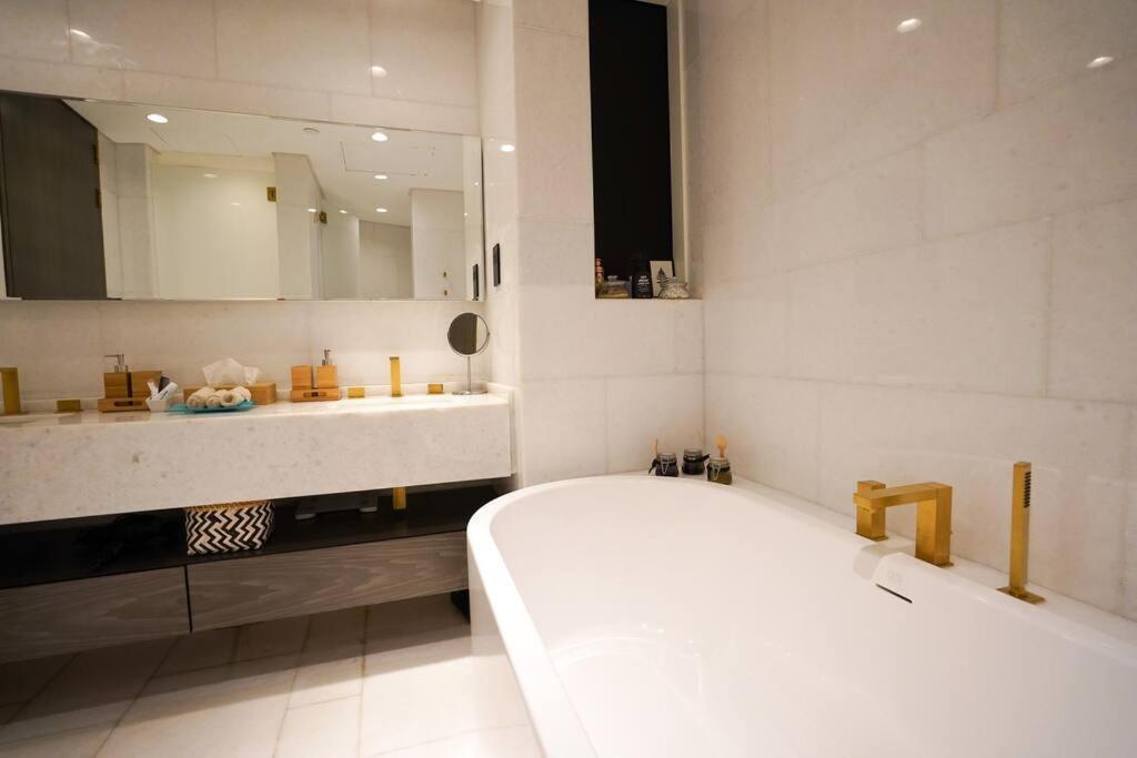 Apartment Private Pool Apt. Five Palm Jumeirah Up To 6guest Dubai