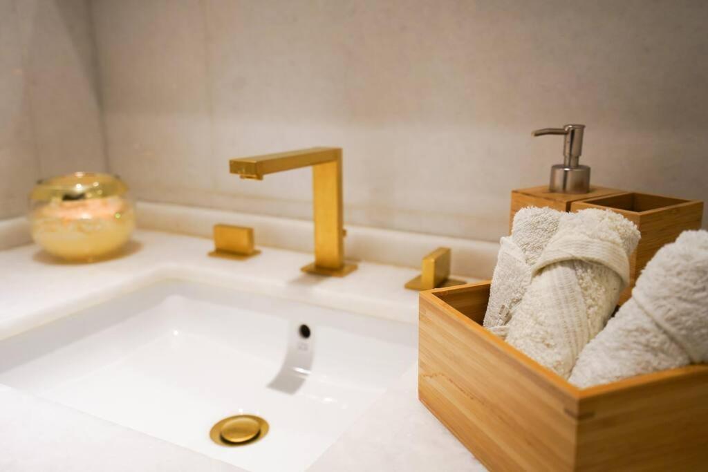 Private Pool Apt. Five Palm Jumeirah Up To 6guest Apartment *