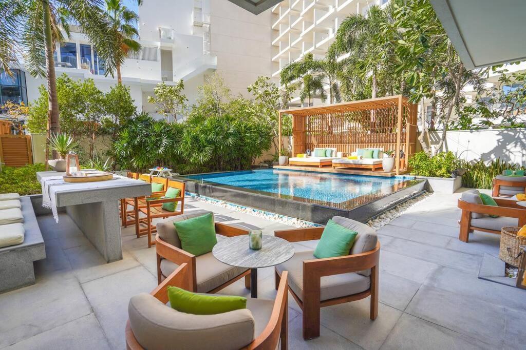Private Pool Apt. Five Palm Jumeirah Up To 6guest Apartment